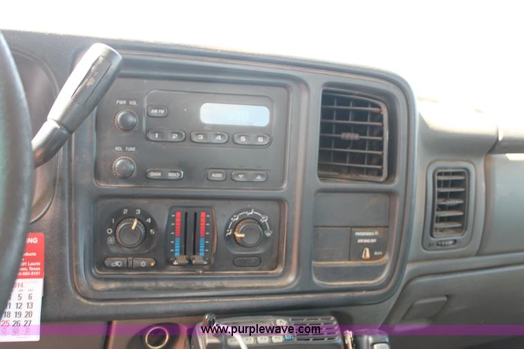 image for item H1562 2003 Chevrolet Silverado 1500 Ext.Cab pickup truck