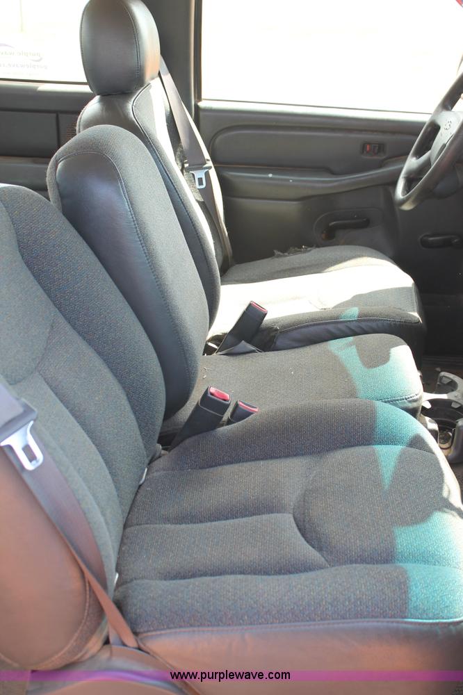 image for item H1562 2003 Chevrolet Silverado 1500 Ext.Cab pickup truck