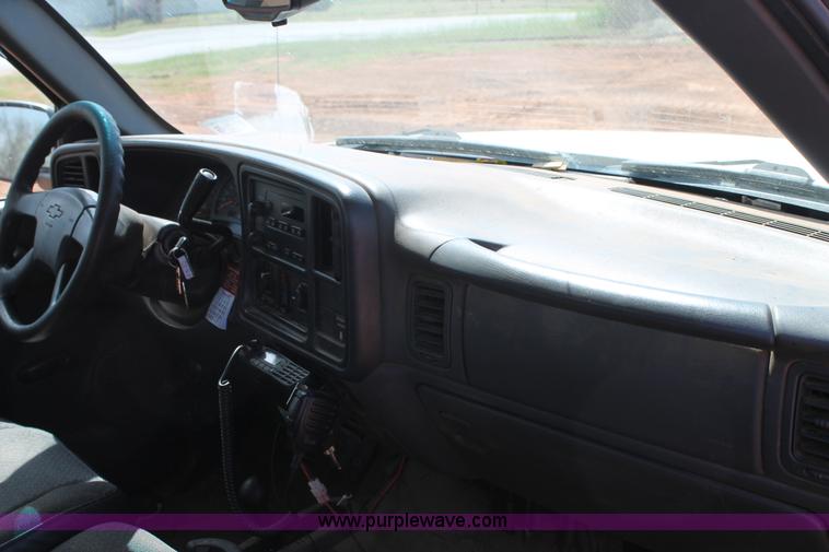 image for item H1562 2003 Chevrolet Silverado 1500 Ext.Cab pickup truck