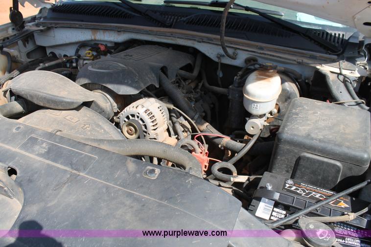 image for item H1562 2003 Chevrolet Silverado 1500 Ext.Cab pickup truck