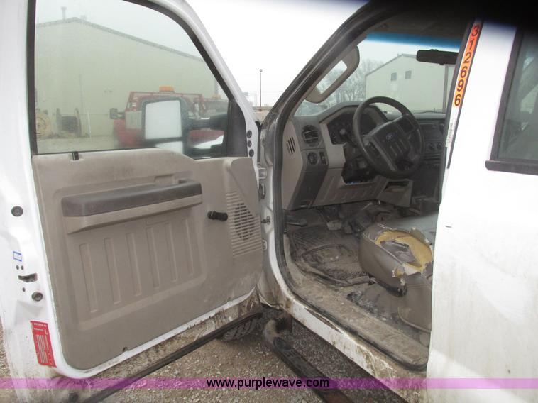 image for item H4682 2008 Ford F350 Super Duty XL Crew Cab flatbed truck