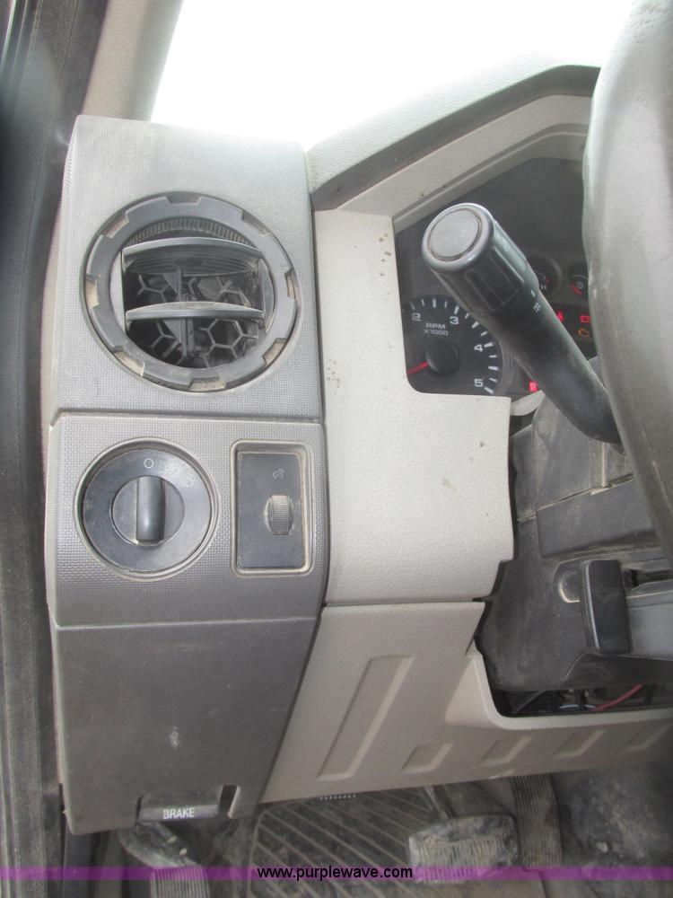 image for item H4682 2008 Ford F350 Super Duty XL Crew Cab flatbed truck