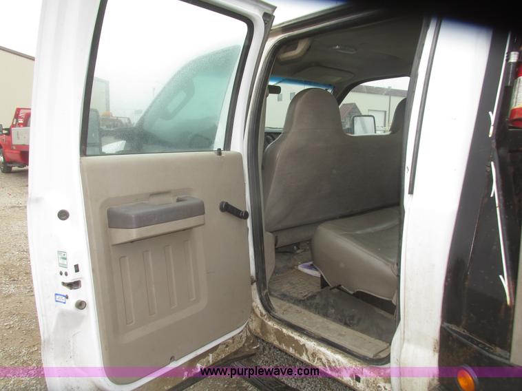 image for item H4682 2008 Ford F350 Super Duty XL Crew Cab flatbed truck