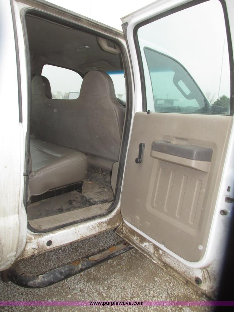 image for item H4682 2008 Ford F350 Super Duty XL Crew Cab flatbed truck