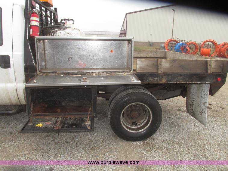 image for item H4682 2008 Ford F350 Super Duty XL Crew Cab flatbed truck
