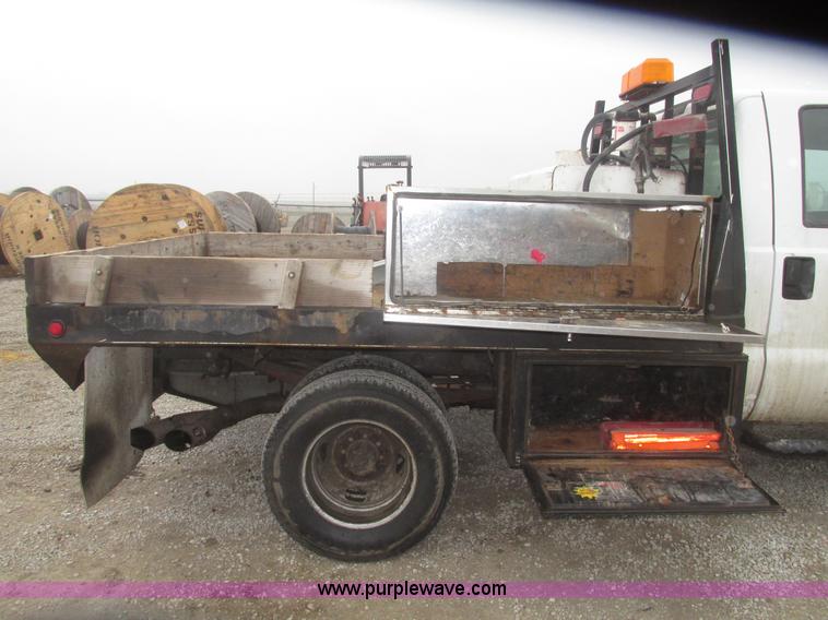 image for item H4682 2008 Ford F350 Super Duty XL Crew Cab flatbed truck