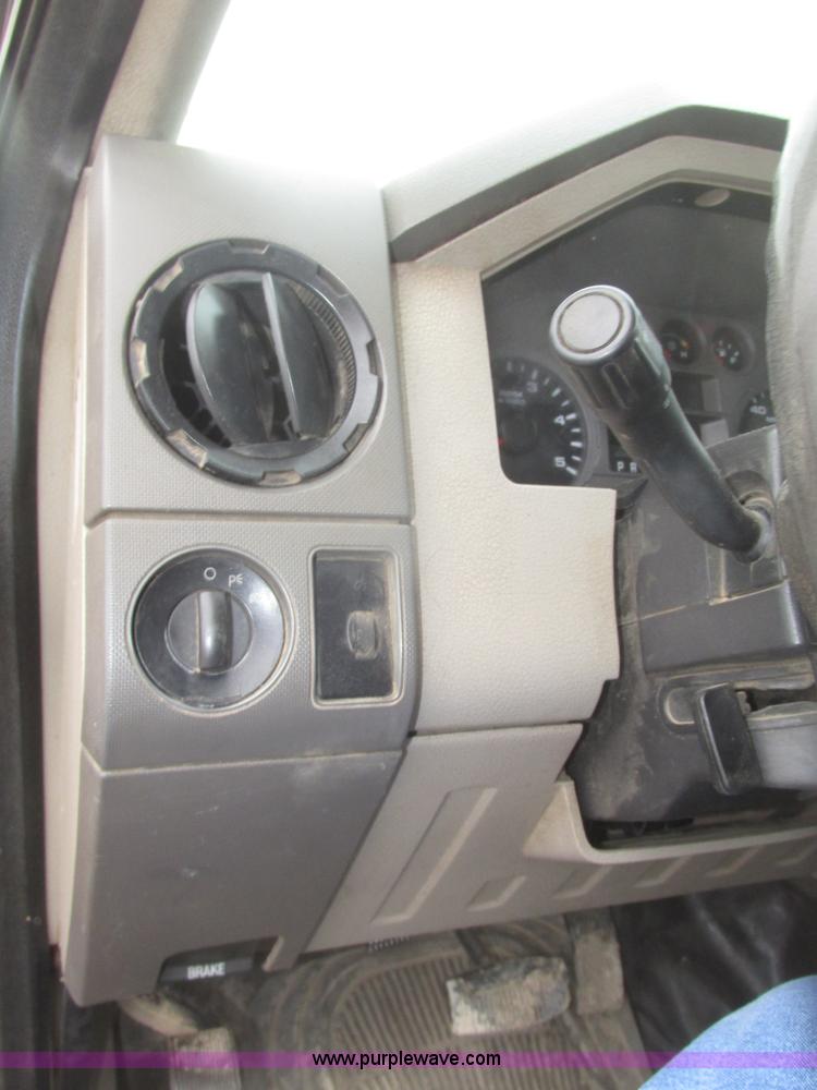 image for item H4683 2008 Ford F350  XL Super Duty flatbed truck