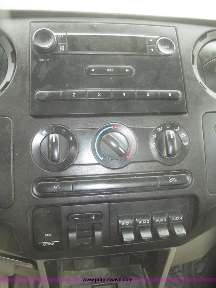 image for item H4683 2008 Ford F350  XL Super Duty flatbed truck