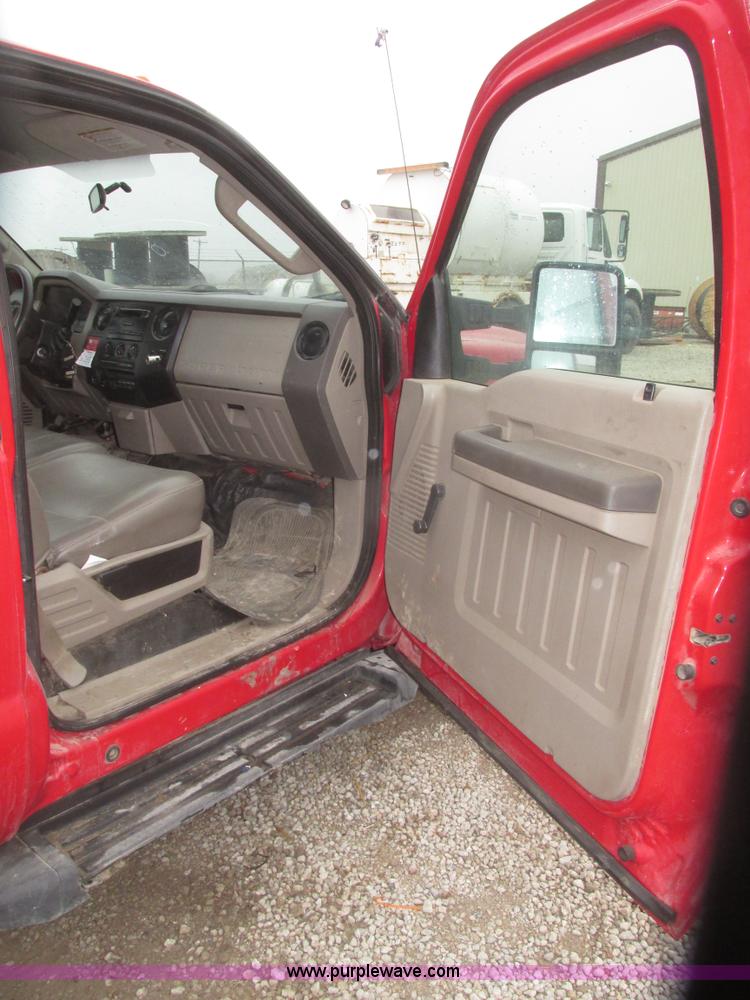 image for item H4683 2008 Ford F350  XL Super Duty flatbed truck