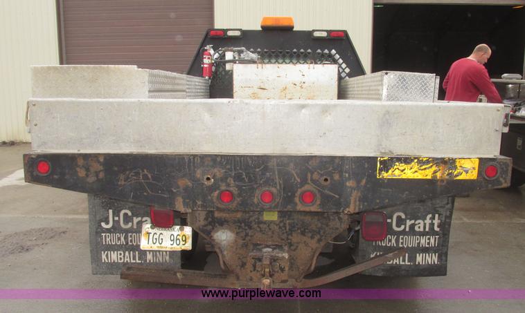 image for item H4684 2001 Ford F350  XL Super Duty flatbed truck