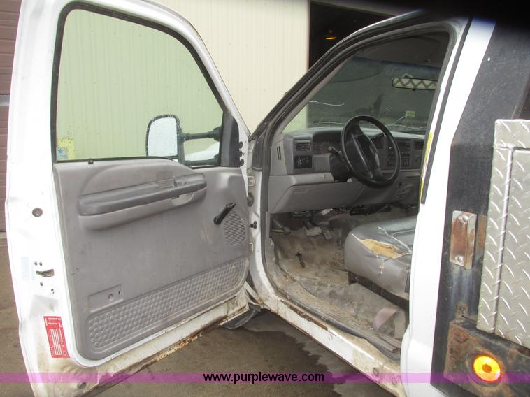 image for item H4684 2001 Ford F350  XL Super Duty flatbed truck