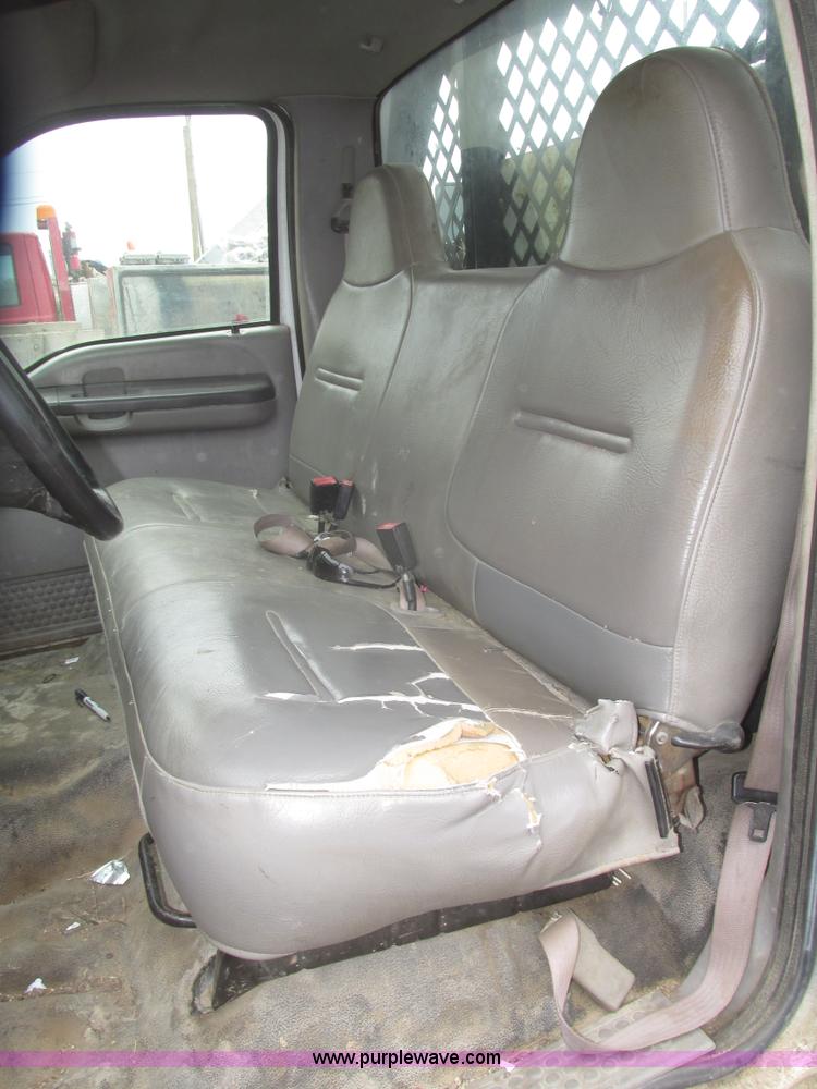 image for item H4684 2001 Ford F350  XL Super Duty flatbed truck