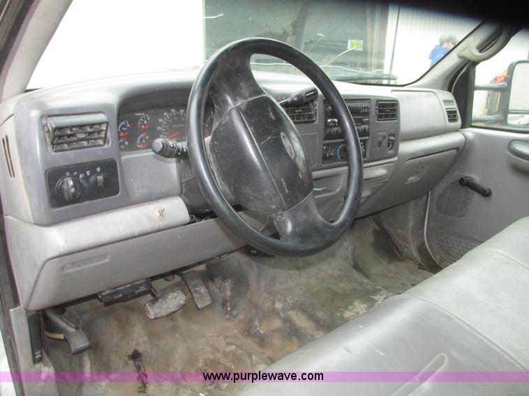 image for item H4684 2001 Ford F350  XL Super Duty flatbed truck