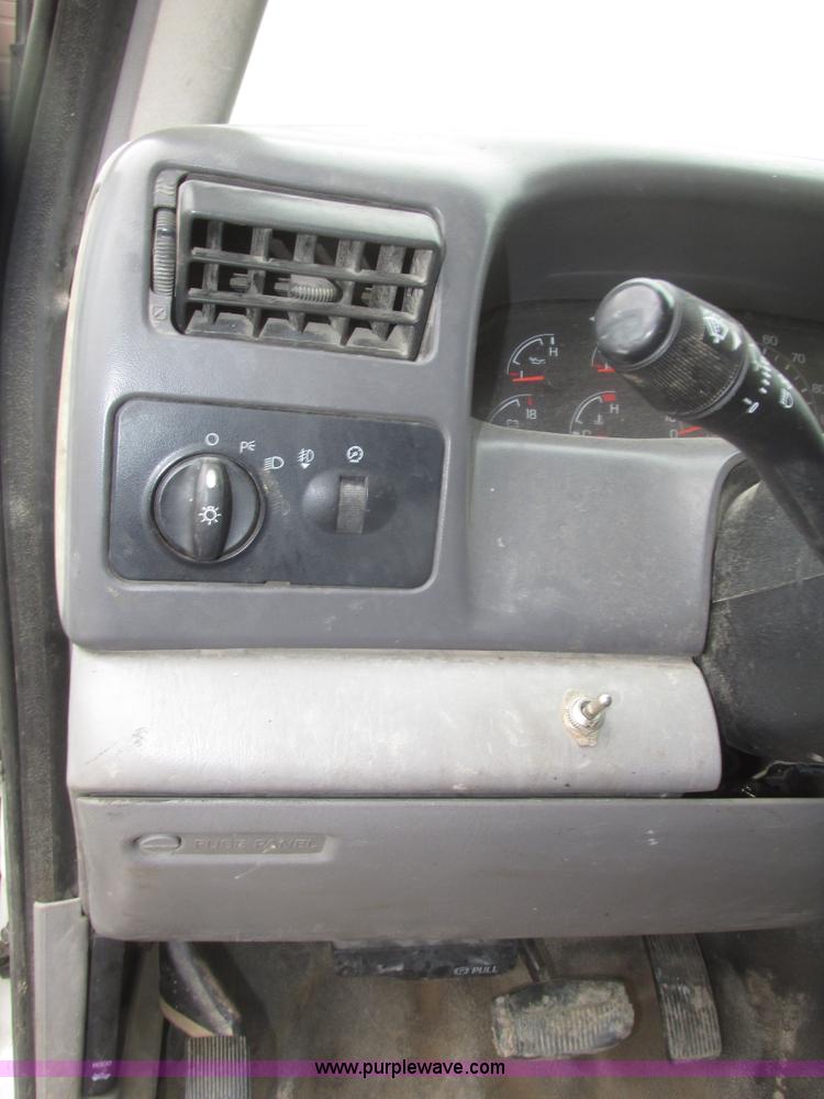 image for item H4684 2001 Ford F350  XL Super Duty flatbed truck