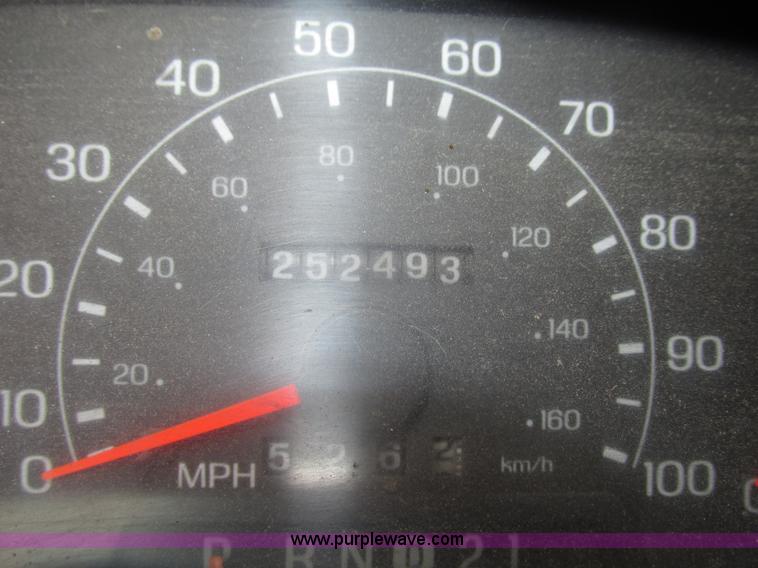 image for item H4684 2001 Ford F350  XL Super Duty flatbed truck