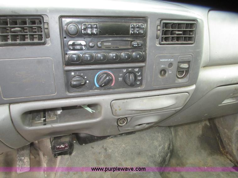 image for item H4684 2001 Ford F350  XL Super Duty flatbed truck