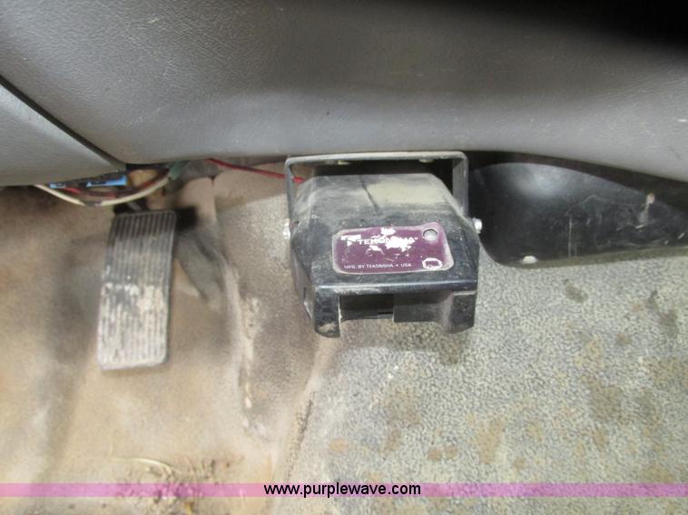 image for item H4684 2001 Ford F350  XL Super Duty flatbed truck