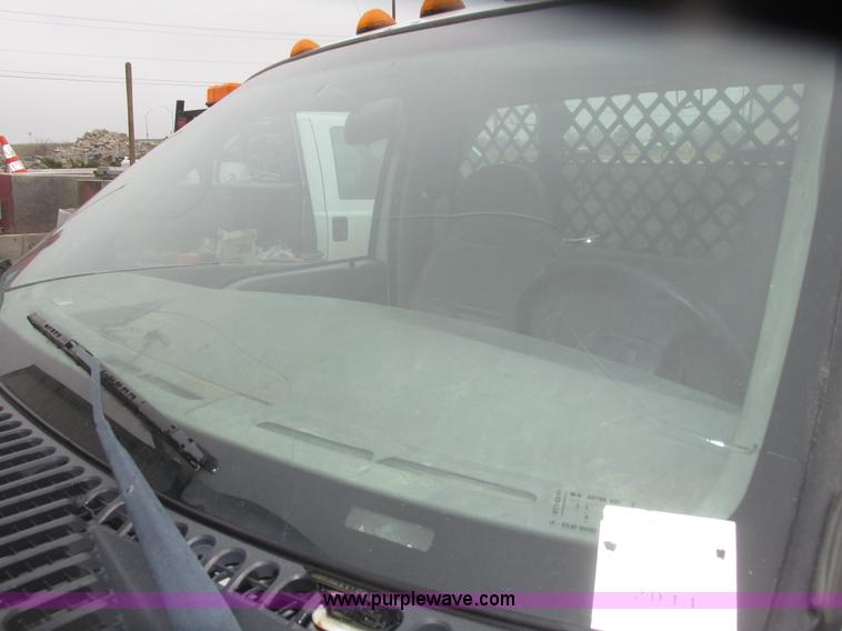 image for item H4684 2001 Ford F350  XL Super Duty flatbed truck