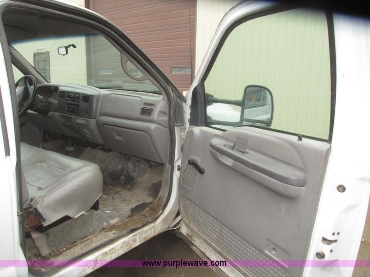 image for item H4684 2001 Ford F350  XL Super Duty flatbed truck