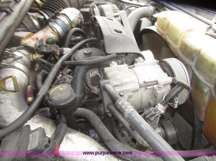 image for item H4684 2001 Ford F350  XL Super Duty flatbed truck