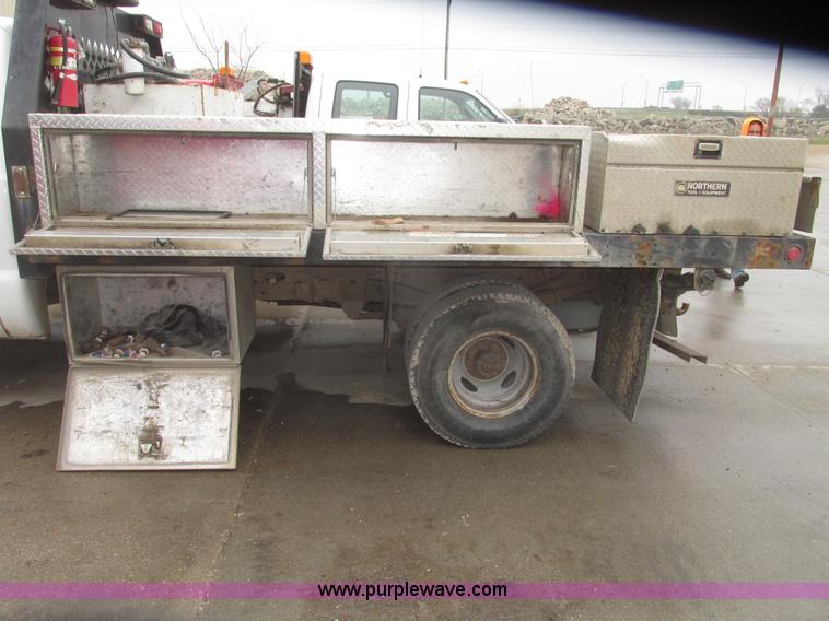 image for item H4684 2001 Ford F350  XL Super Duty flatbed truck