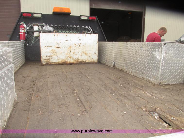 image for item H4684 2001 Ford F350  XL Super Duty flatbed truck