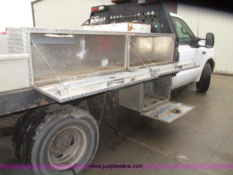 image for item H4684 2001 Ford F350  XL Super Duty flatbed truck