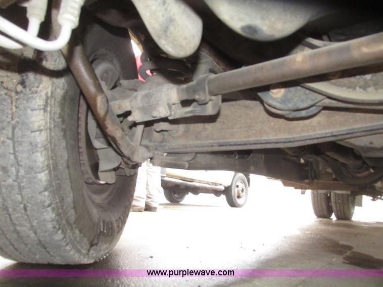 image for item H4684 2001 Ford F350  XL Super Duty flatbed truck