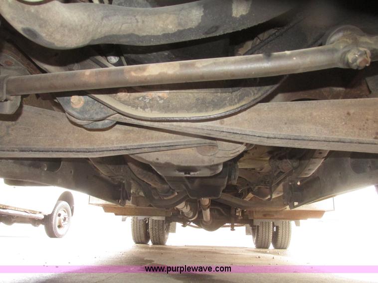 image for item H4684 2001 Ford F350  XL Super Duty flatbed truck