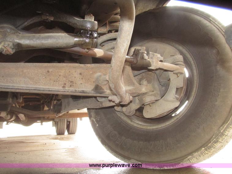 image for item H4684 2001 Ford F350  XL Super Duty flatbed truck