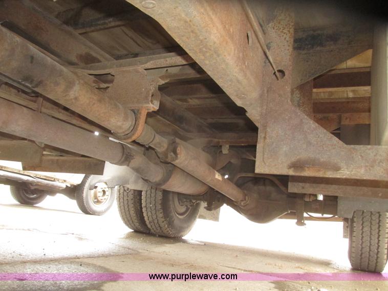 image for item H4684 2001 Ford F350  XL Super Duty flatbed truck