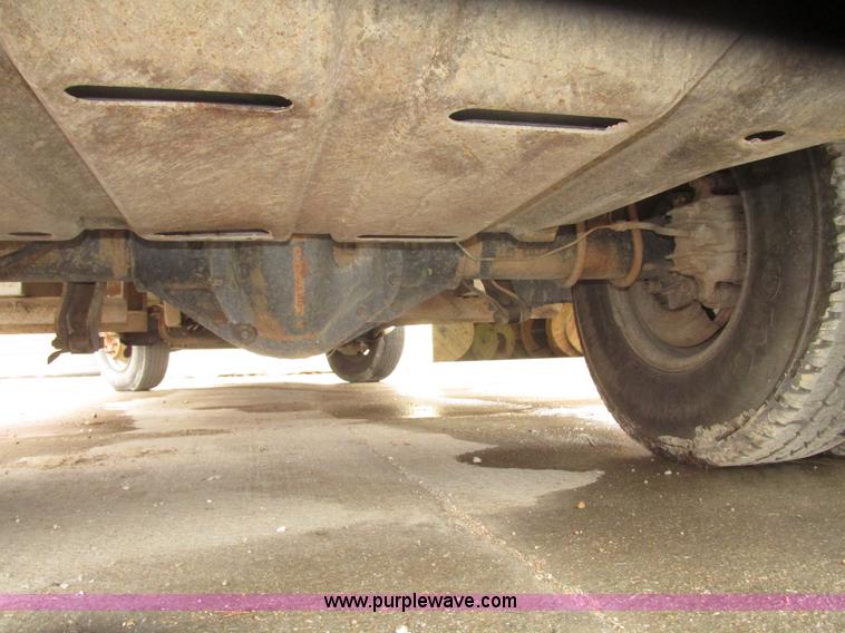 image for item H4684 2001 Ford F350  XL Super Duty flatbed truck