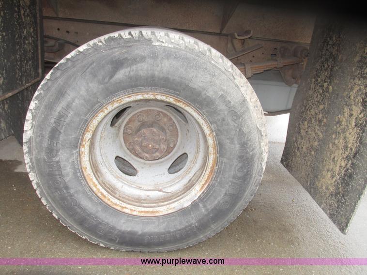 image for item H4684 2001 Ford F350  XL Super Duty flatbed truck