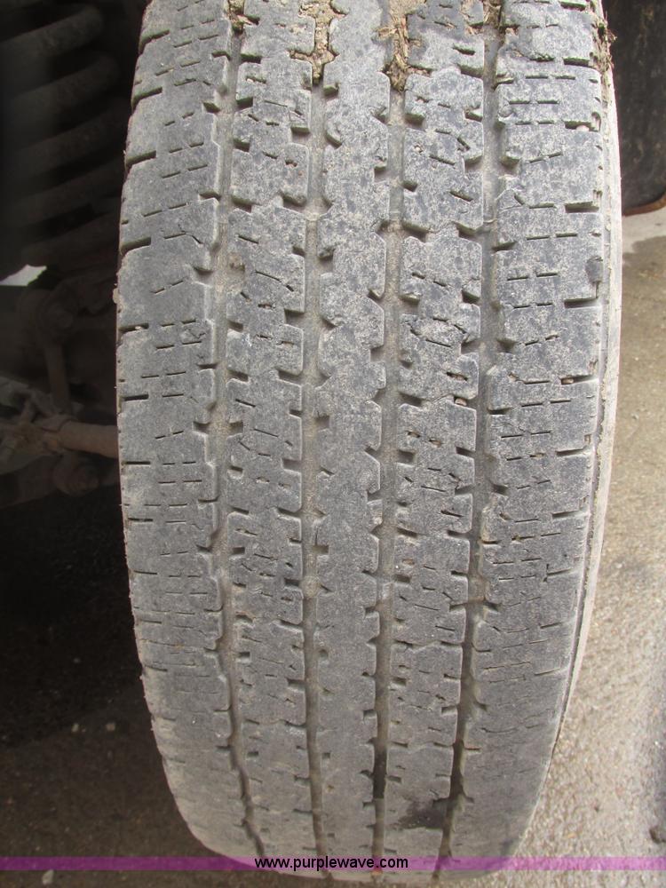 image for item H4684 2001 Ford F350  XL Super Duty flatbed truck