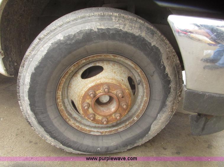 image for item H4684 2001 Ford F350  XL Super Duty flatbed truck