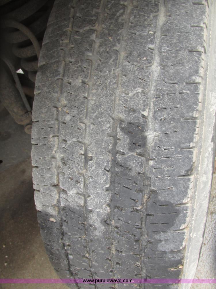 image for item H4684 2001 Ford F350  XL Super Duty flatbed truck