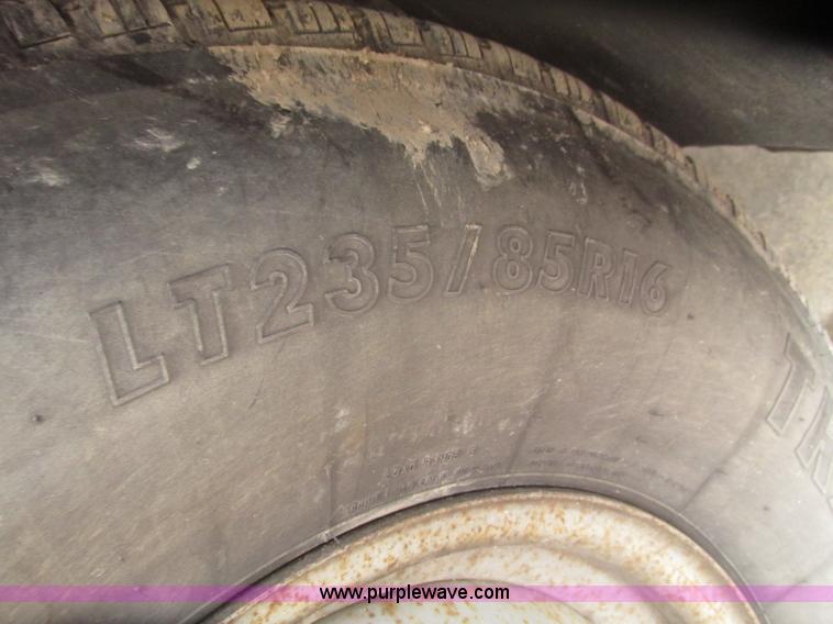 image for item H4684 2001 Ford F350  XL Super Duty flatbed truck