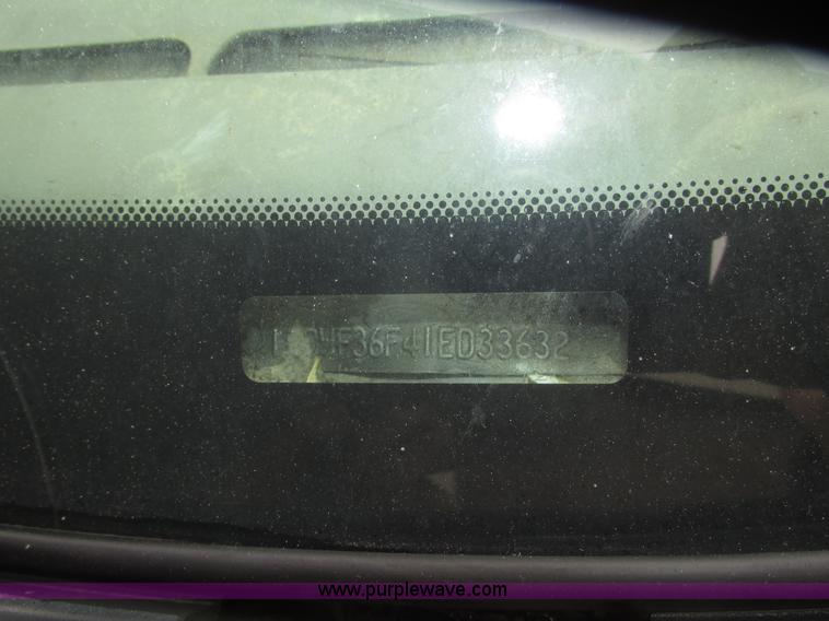 image for item H4684 2001 Ford F350  XL Super Duty flatbed truck