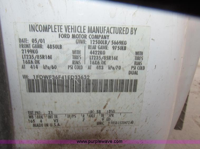 image for item H4684 2001 Ford F350  XL Super Duty flatbed truck