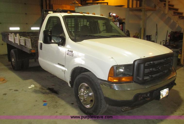 image for item H4685 2001 Ford F350 Super Duty XL flatbed truck