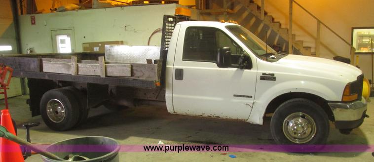 image for item H4685 2001 Ford F350 Super Duty XL flatbed truck