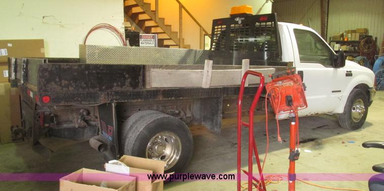 image for item H4685 2001 Ford F350 Super Duty XL flatbed truck