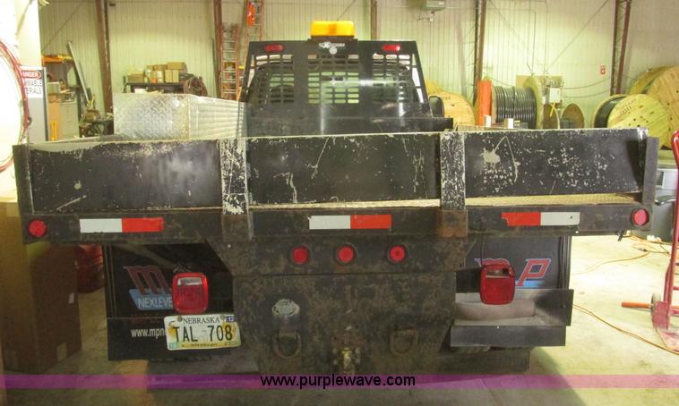 image for item H4685 2001 Ford F350 Super Duty XL flatbed truck