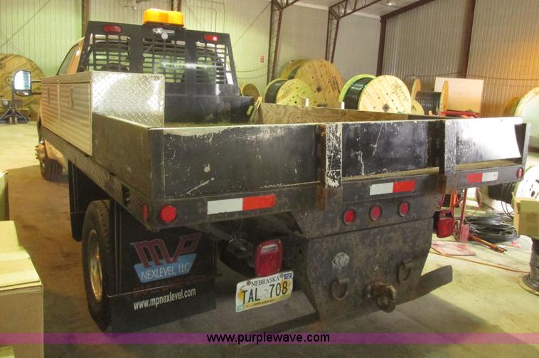 image for item H4685 2001 Ford F350 Super Duty XL flatbed truck