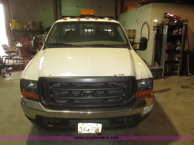 image for item H4685 2001 Ford F350 Super Duty XL flatbed truck