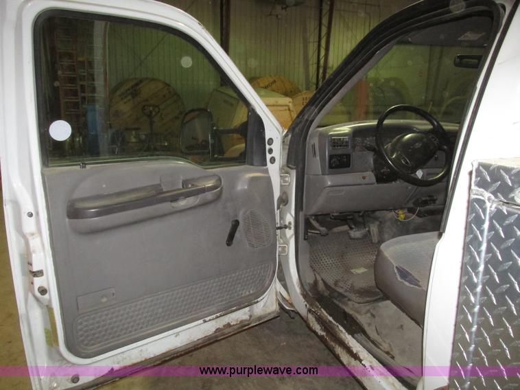 image for item H4685 2001 Ford F350 Super Duty XL flatbed truck