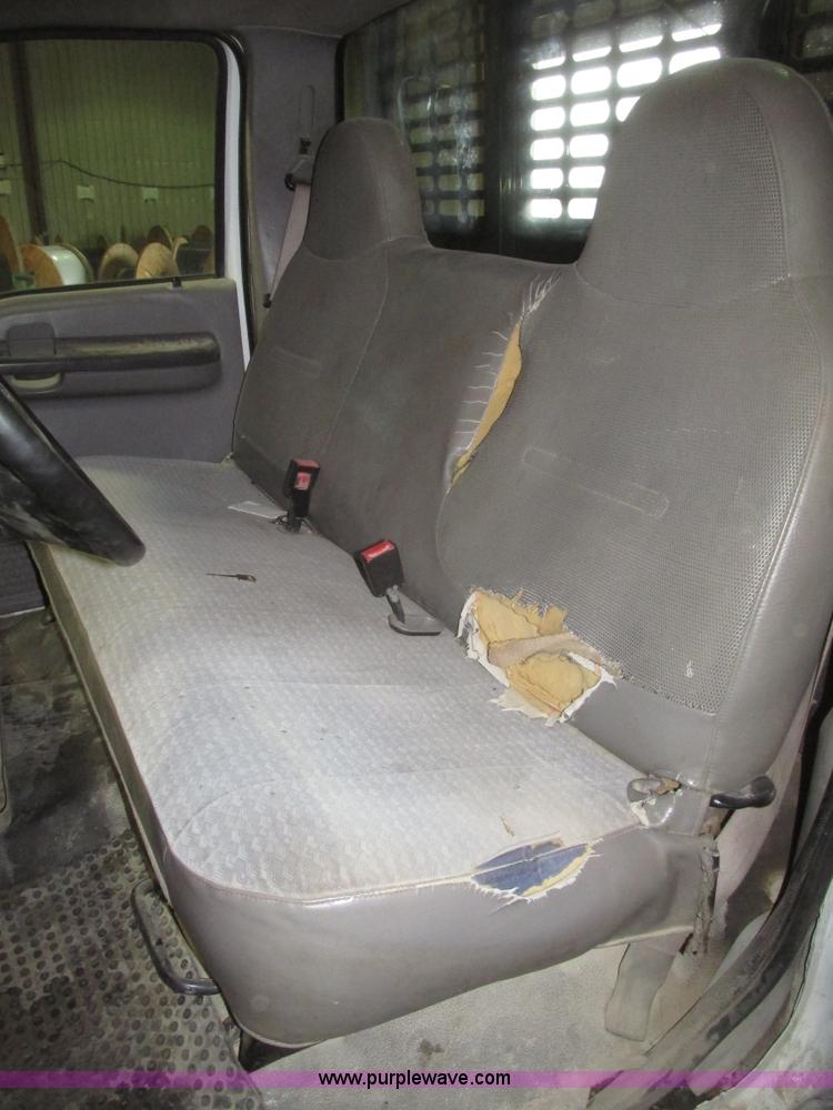 image for item H4685 2001 Ford F350 Super Duty XL flatbed truck