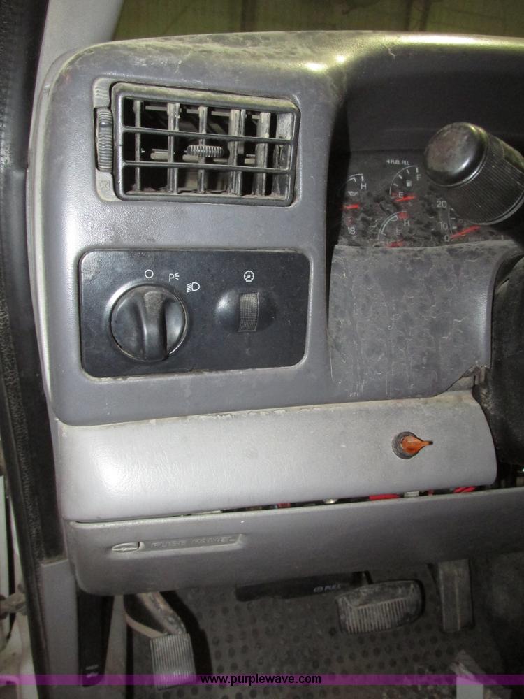 image for item H4685 2001 Ford F350 Super Duty XL flatbed truck