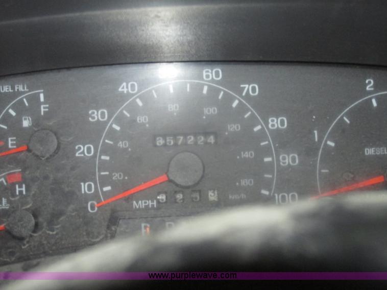 image for item H4685 2001 Ford F350 Super Duty XL flatbed truck