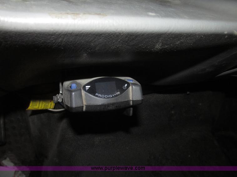 image for item H4685 2001 Ford F350 Super Duty XL flatbed truck